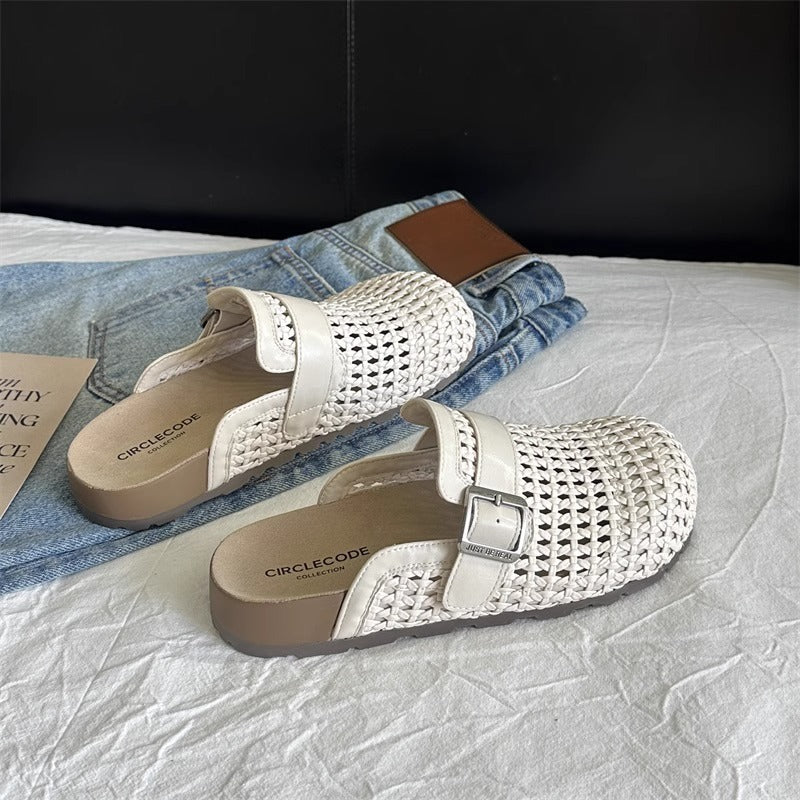 Breathable hollow sandals