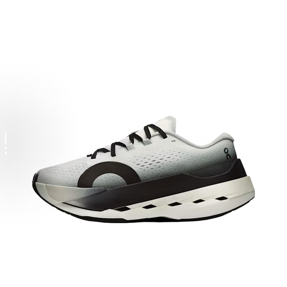 Non-slip breathable shock-absorbing sports shoes