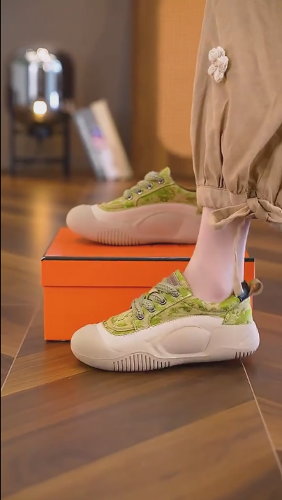 Green soft-soled casual shoes