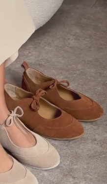 Cowhide flat shoes