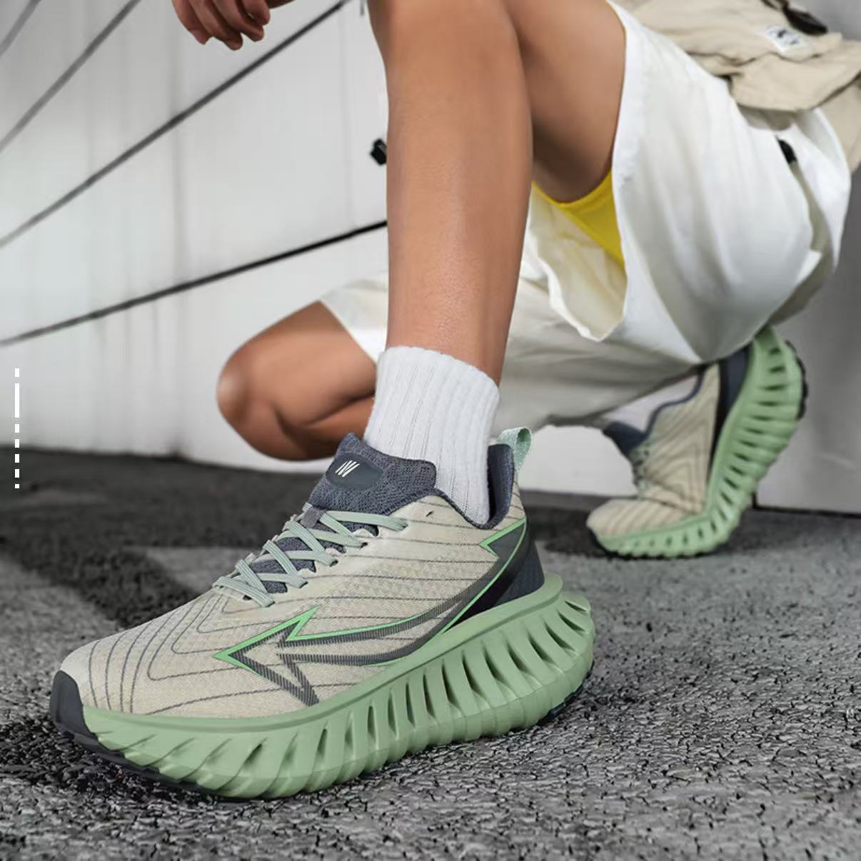 Air cushion soft sole breathable sports shoes