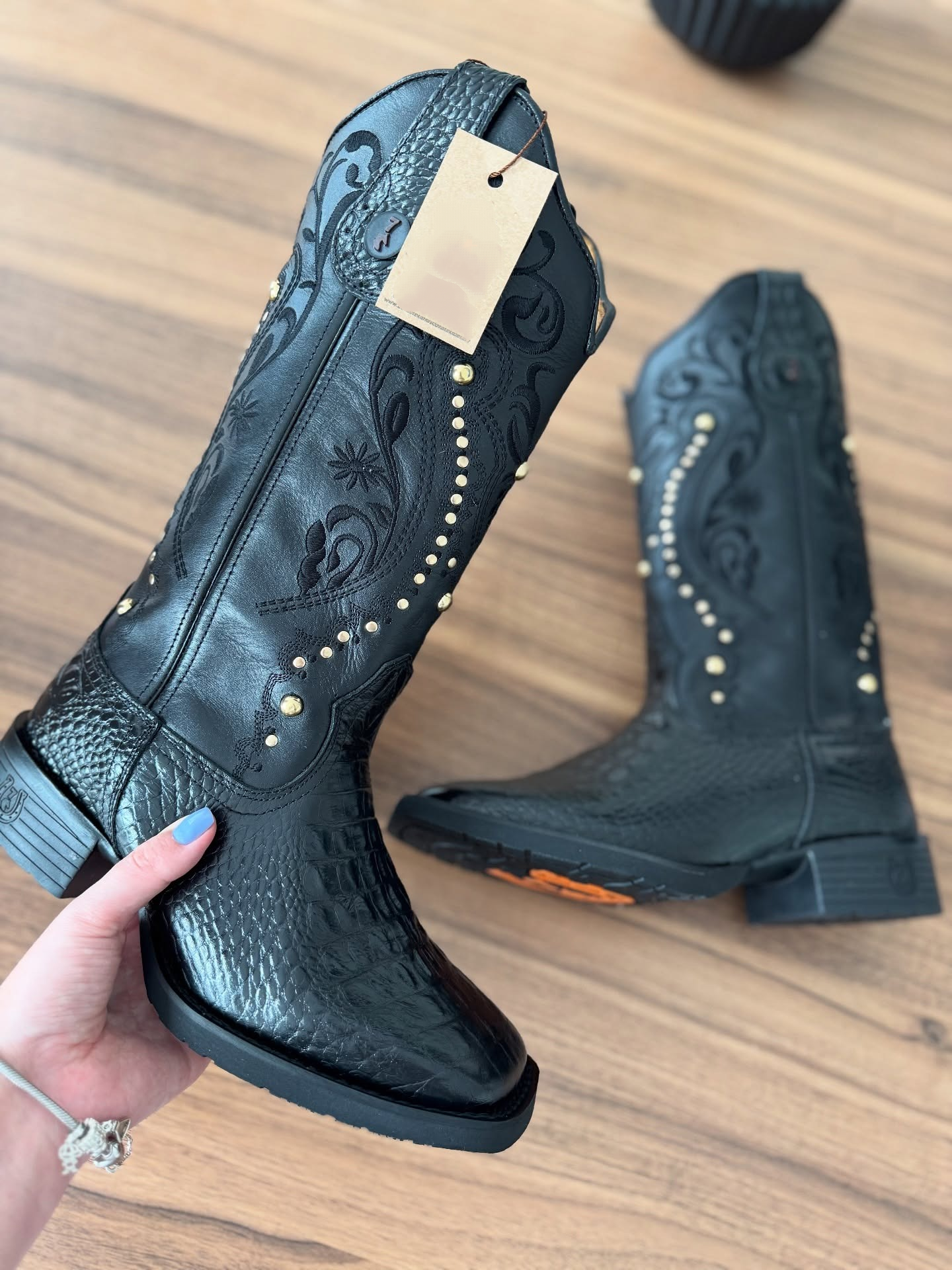Cowboy dark leather boots