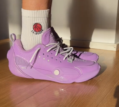 Comfortable and wear-resistant basketball sneakers