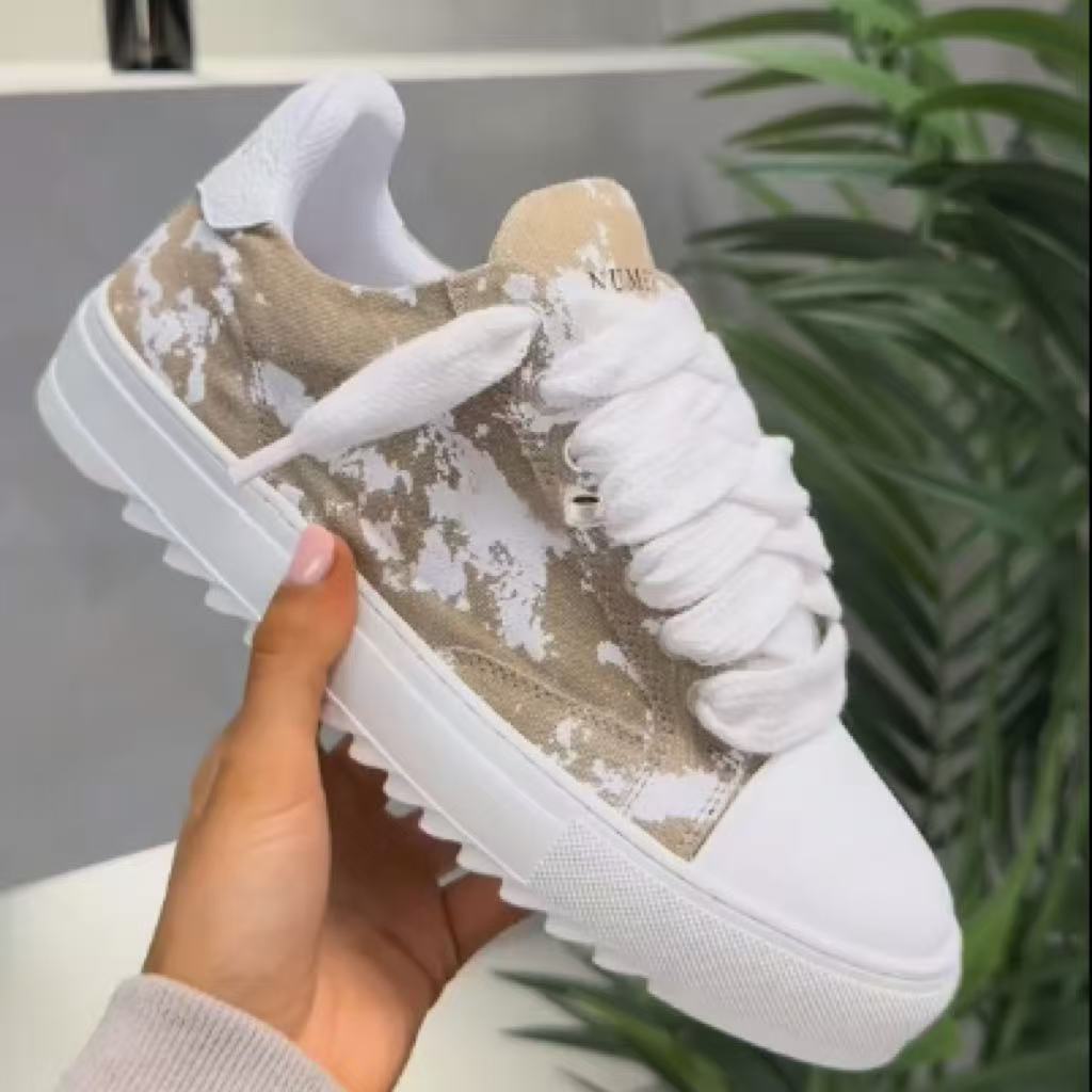 Fashionable ink-splashed canvas shoes