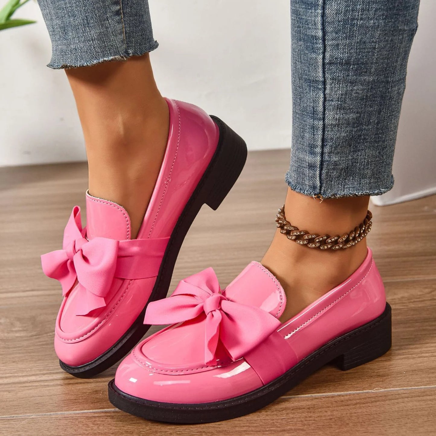 Bow-knot shiny leather shoes