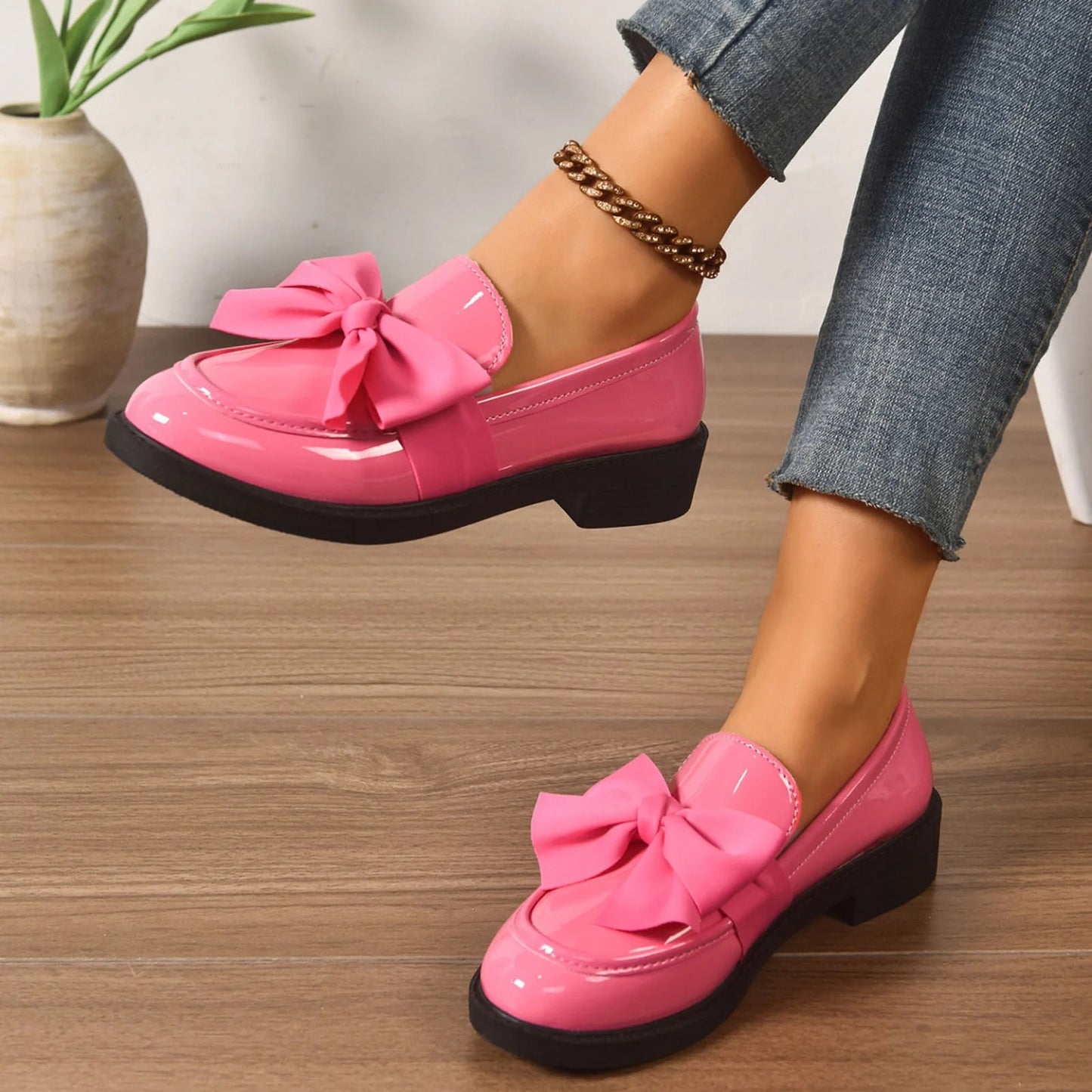Bow-knot shiny leather shoes