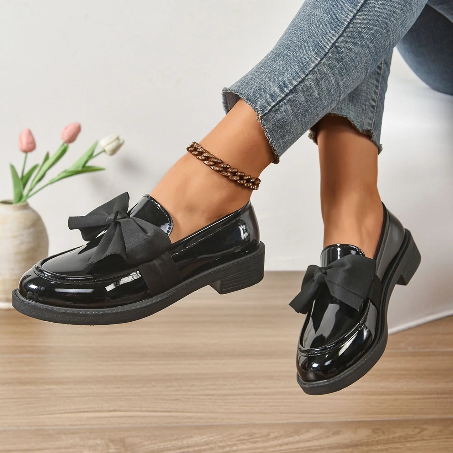Bow-knot shiny leather shoes