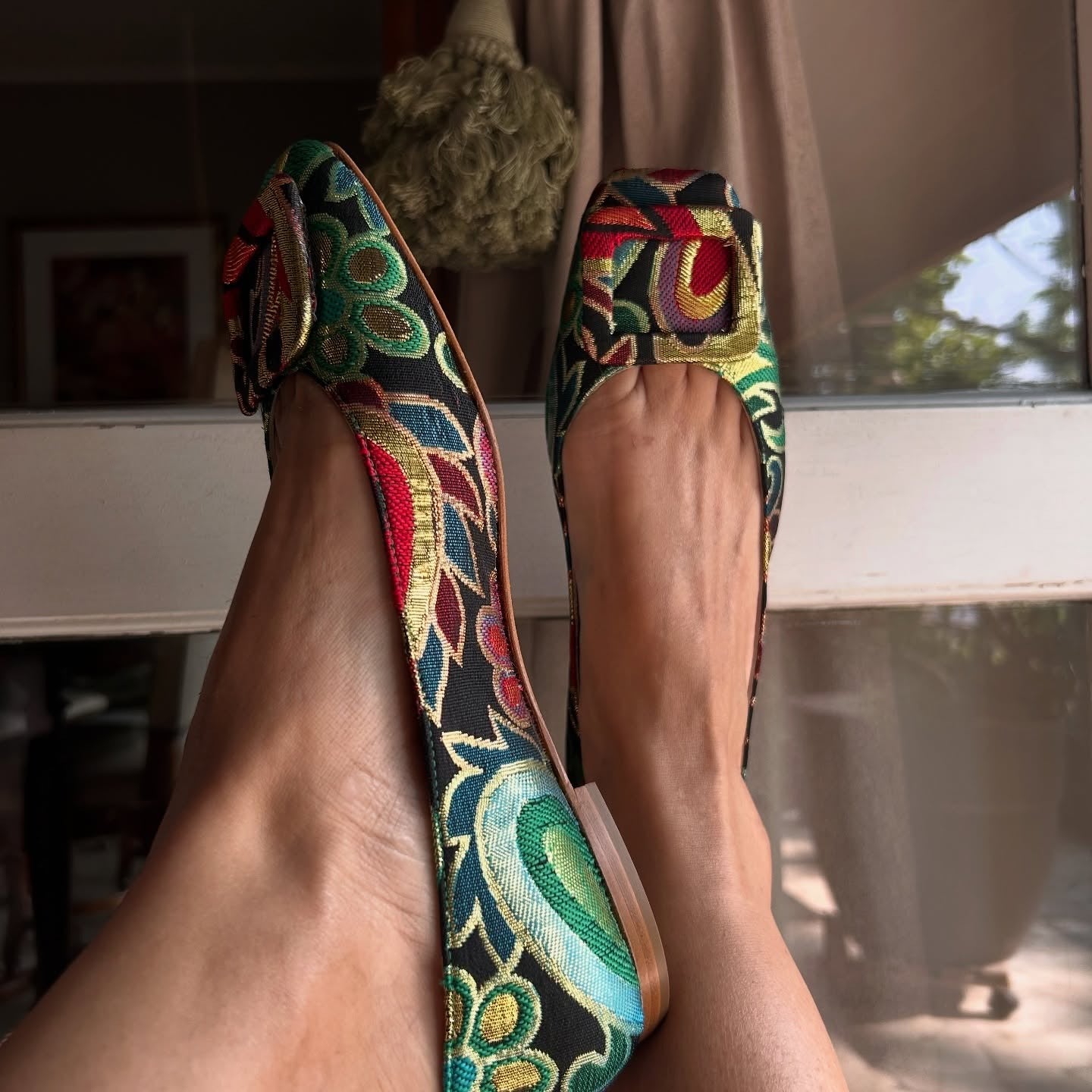 Elegant embroidered square-toe flat shoes