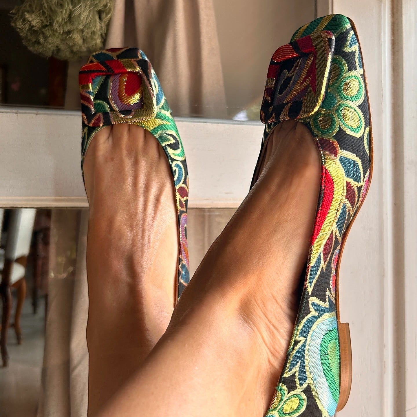 Elegant embroidered square-toe flat shoes