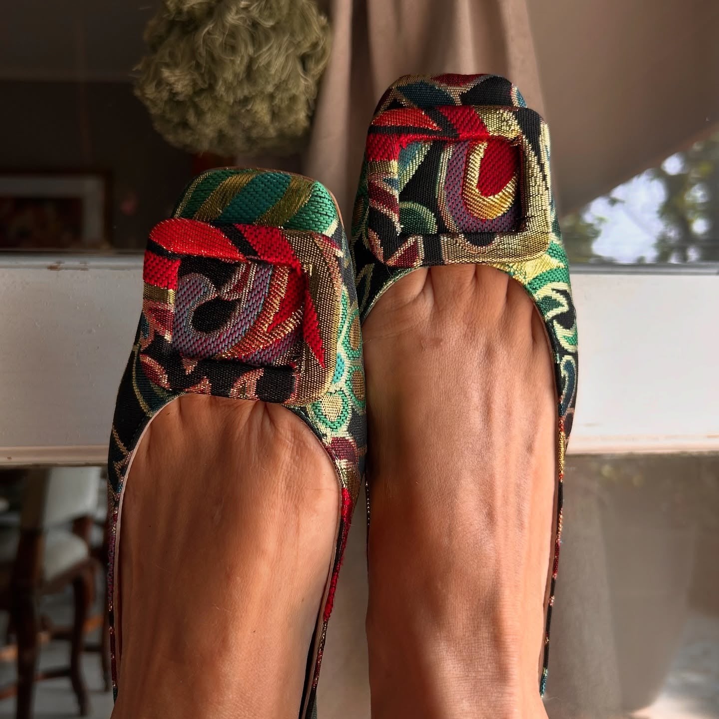Elegant embroidered square-toe flat shoes
