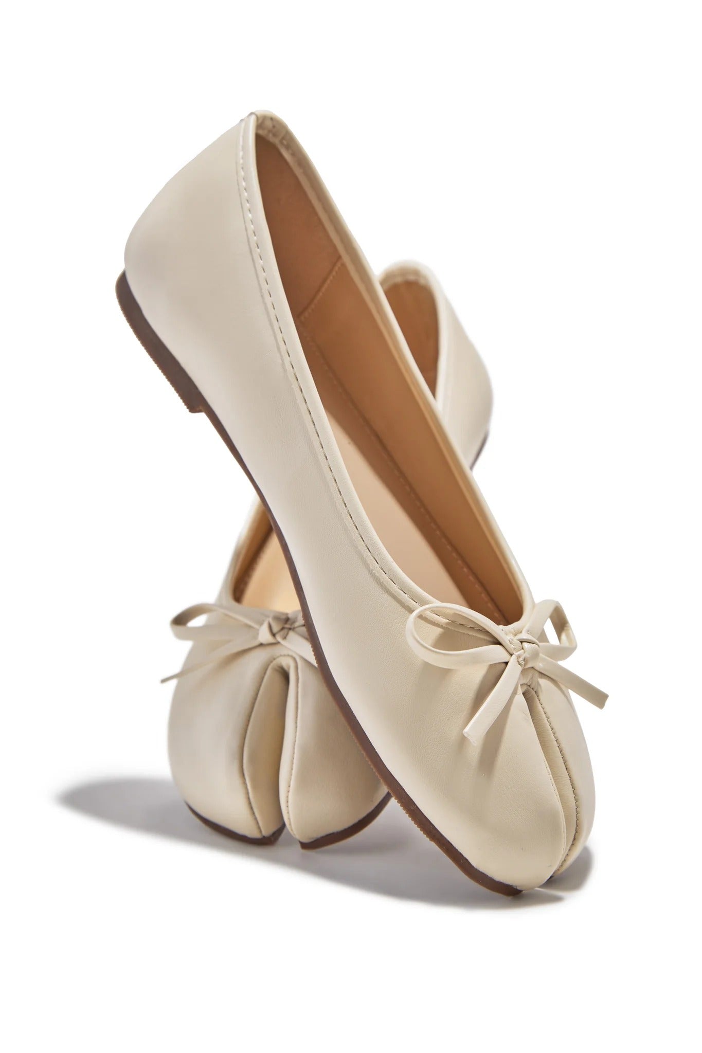 Split-toe fashionable flat shoes
