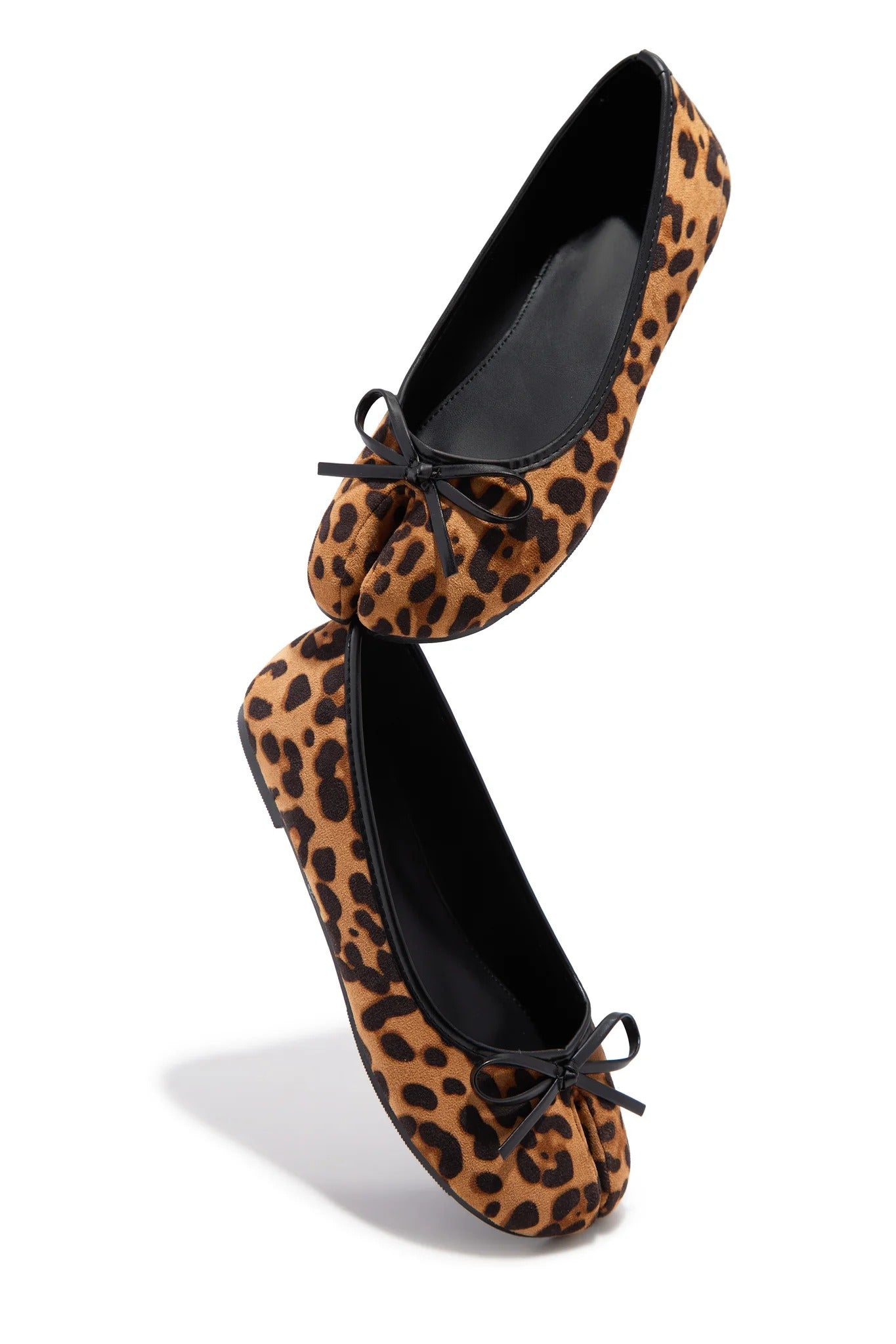 Split-toe fashionable flat shoes