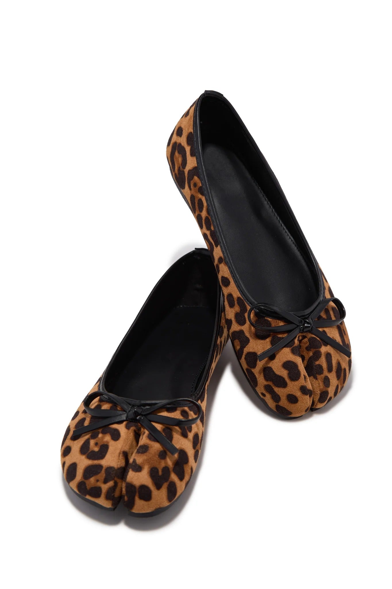 Split-toe fashionable flat shoes