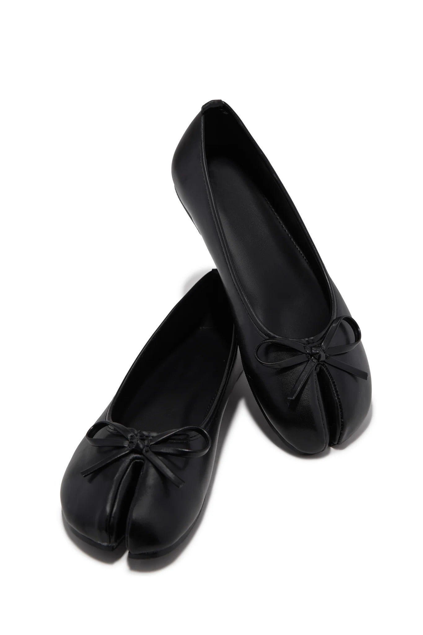 Split-toe fashionable flat shoes
