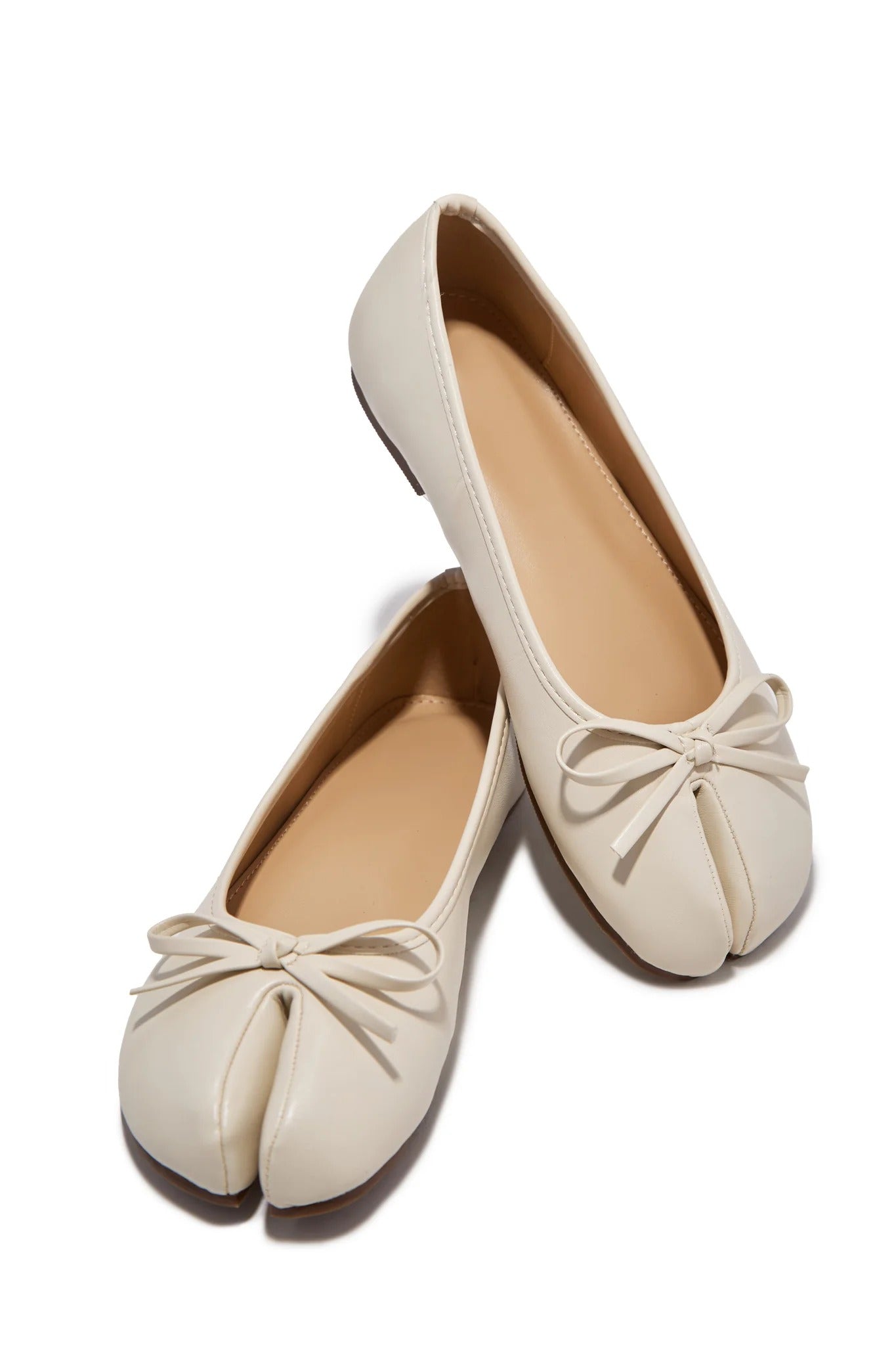 Split-toe fashionable flat shoes