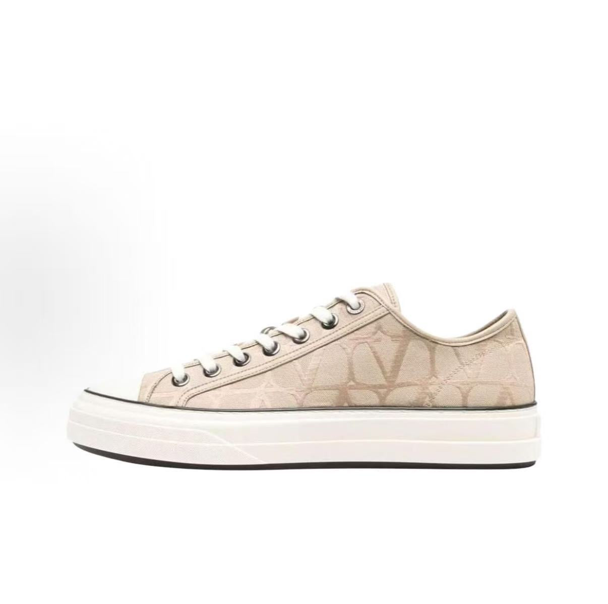 Lychee-patterned canvas shoes