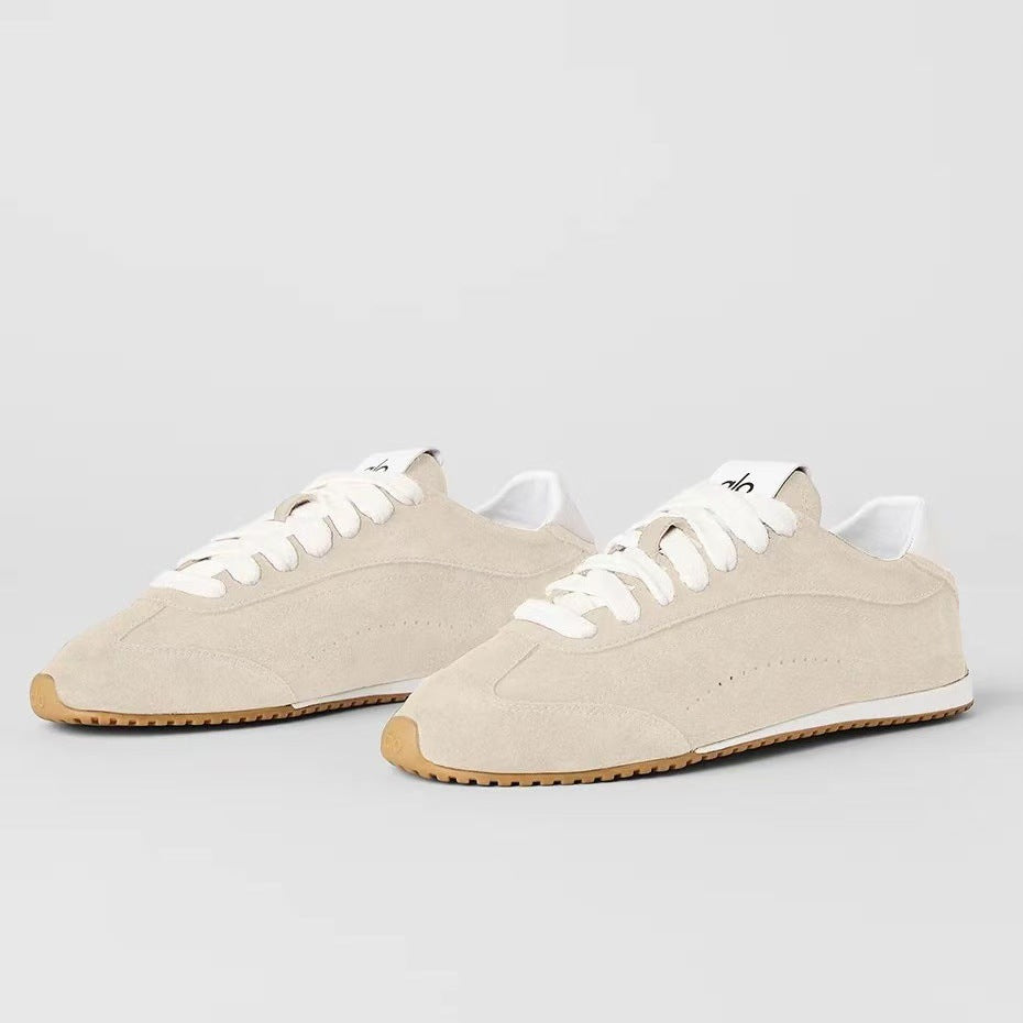 Low-top thin-soled sneakers