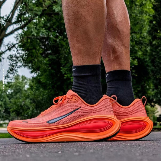 Soft-soled fashionable running shoes