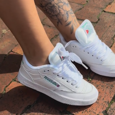 Fashionable soft-soled casual sneakers