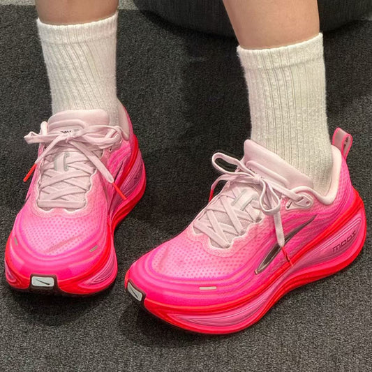 Women's soft and comfortable running shoes