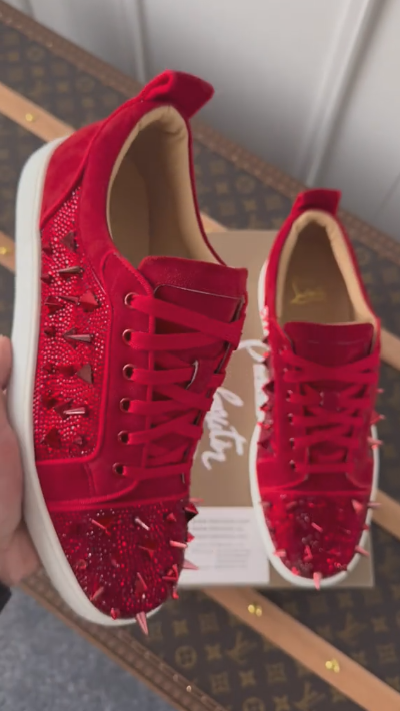 Rivet canvas shoes