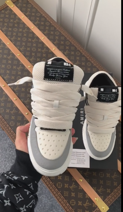 Thick-soled soft casual sneakers