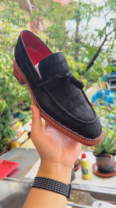 Men's casual leather shoes