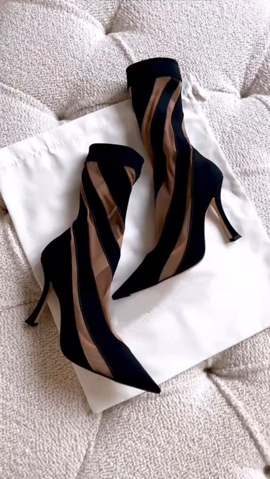 Fashionable stretch boots