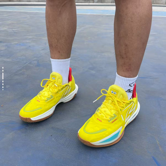 Carbon plate shock-absorbing, non-slip and wear-resistant basketball shoes