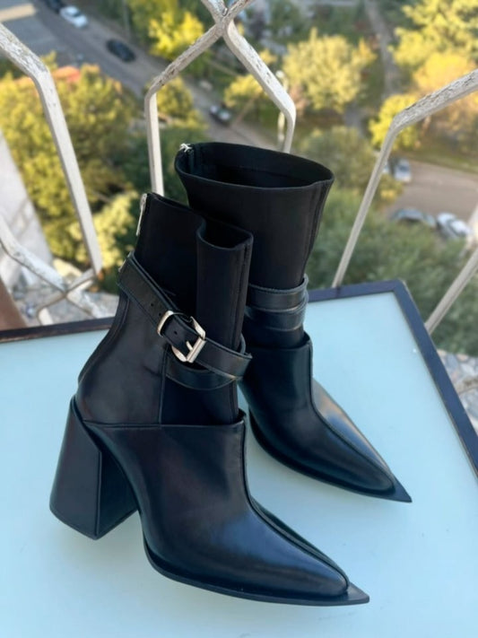 Pointed fashion ankle boots