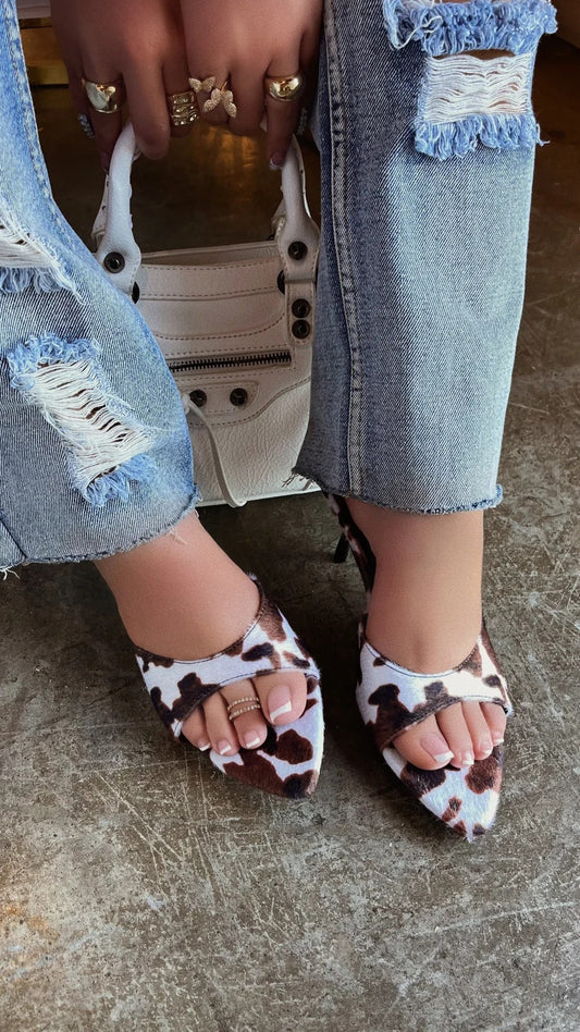 Leopard print mid-heeled high heels