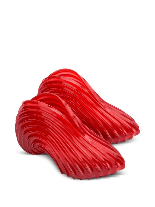 Wave-shaped novelty sneakers