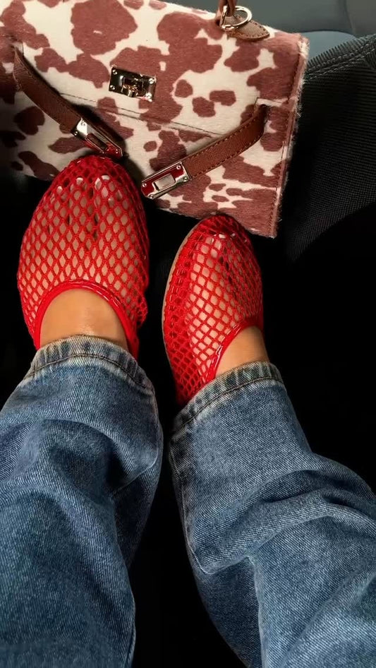 Round-toe fishnet flats