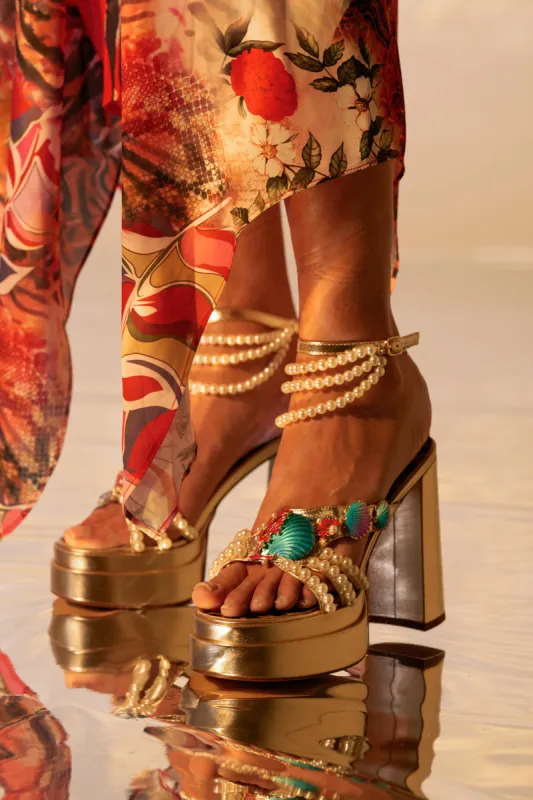 Pearl shell chunky high heels
