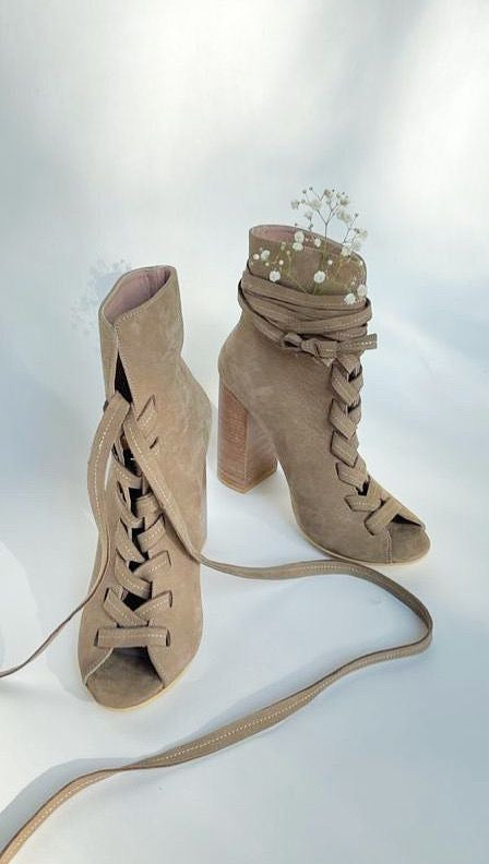 Lace-up high-heeled leather shoes