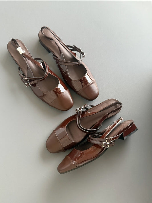 Khaki shiny leather shoes