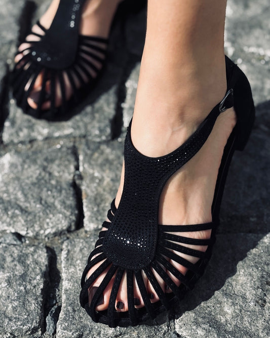 Black hollow flat shoes