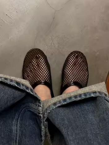 Round-toe fishnet flats